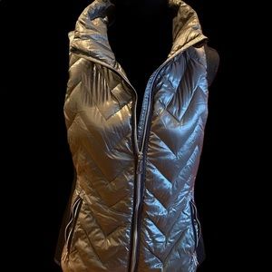 🔥Calvin Klein ladies front zip silver puffer vest